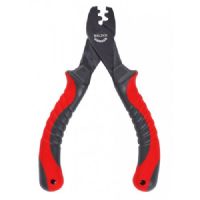 4005652841212 - Shirasu crimped sleeve tang - Længde:15cm. - Farve:Sort/r&oslash;d - 001 8426 002<br>Top pliers made from high-quality tool steel. All pliers are atramentized to offer a high degree of corrosion protection. The ergonomic soft touch handle lies securely in your hand. 
Thanks to the high clamping pressure, the sleeves are crimped securely.