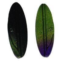 747191904808 - Trutta Skurken - 7 gram - Sort/Grøn/Lilla
<BR>
Den har en vuggende aktion med tung ende som er dybdegående i vandet og fiskes bedst langsomt. Denne agn er sublim til sø, i åen og på kysten.