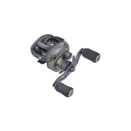 4005652803135 - Adrenalin 7000 BC cast hjul - Hjulstørrelse7150 - Gear:6.5:1 - Lejer:7 - Vægt:175g. - 001 0429 715<br>Adrenalin BC 7000…only the best deserves to be named Adrenalin! 2 baitcast reels which, in terms of quality, gear and materials, range at the very top. We have paid great attention to making the reels as light as possible. In this case the housing has is made of extra light-weight macro molecular material and the crank of High Modulus Carbon. 7 rust-free stainless steel bearings – 2 of which are from Japan – ensure that they run incredibly smoothly. The carbon drag discs bring it up to 3 or rather 8 kg drag force! With the aid of the high-quality magnet drag it is possible to adjust the dropping resistor extremely accurately. Both reels are very easy to maintain. The side part of the housing can be removed in a jiffy, allowing grease and oil to be supplied to the gear. A small bottle of reel oil is included in the scope of supply. The BC 1500 is excellent for vertical fishing and is suitable for light to medium spin fishing. The BC 3000 is a real powerhouse and was developed for heavy artificial bait fishing with floating baits. Owing to the fact that it is resistant to saltwater it is absolutely excellent for lightweight to medium angling for cod and coalfish and so on.