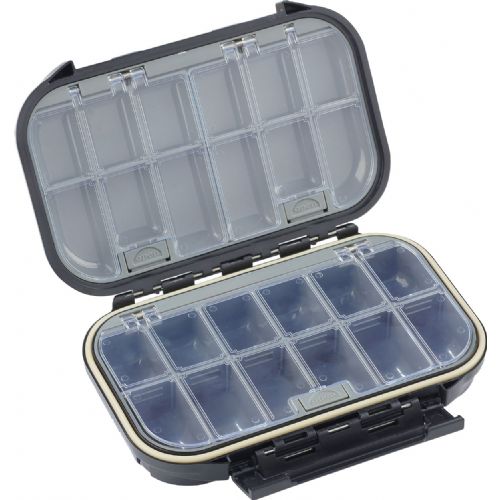 4005652852003 - Shirasu Tackle box - Farve:Sort - 001 8346 003<br>This box offers plenty of storage space for smaller tackle such as swivels, split rings, spoons, and so on. The dividers can be removed, making it extremely flexible. The lid pops open at the touch of a button (Easy Open System). 100% waterproof!